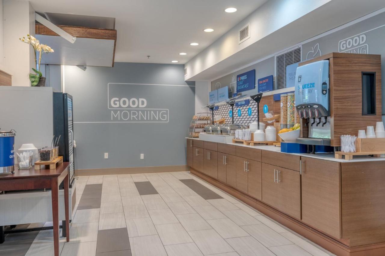 Holiday Inn Express Hotel & Suites Thornburg-S. Fredericksburg By Ihg Exterior foto